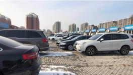 市场冷清北京二手车市场挤满了豪华车没有人想买