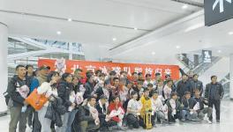 北京冰球带冠军奖杯回家多元化人才培养模式成功